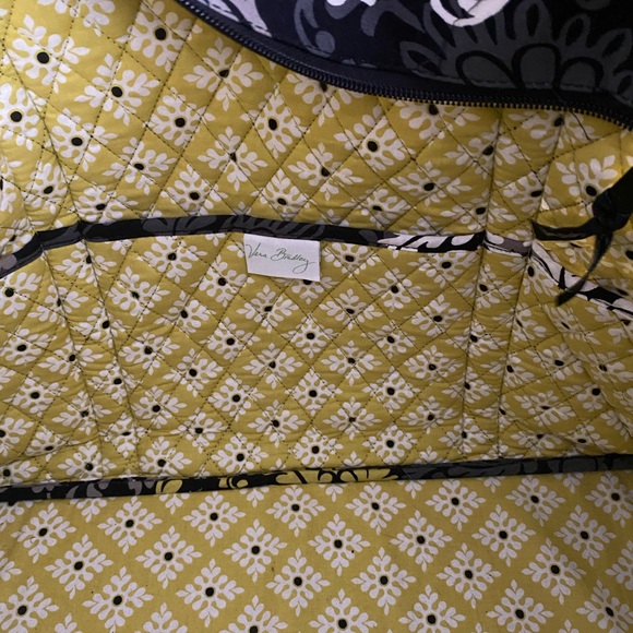 Vera Bradley Large Tote Bag with zipper closure. Lots of pockets! - Picture 3 of 6